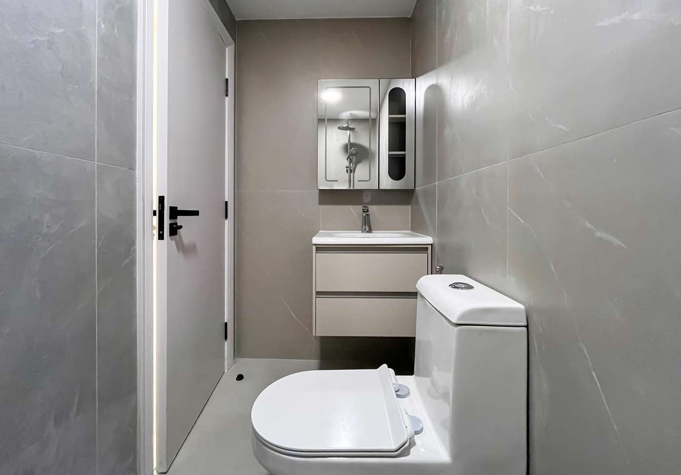 Maid's bathroom