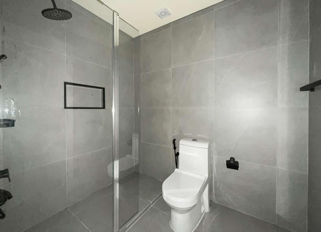 En-suite walk-in shower